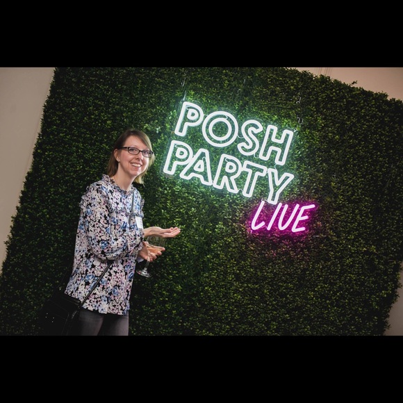 Meet your Posher, Jenn - Picture 4 of 5